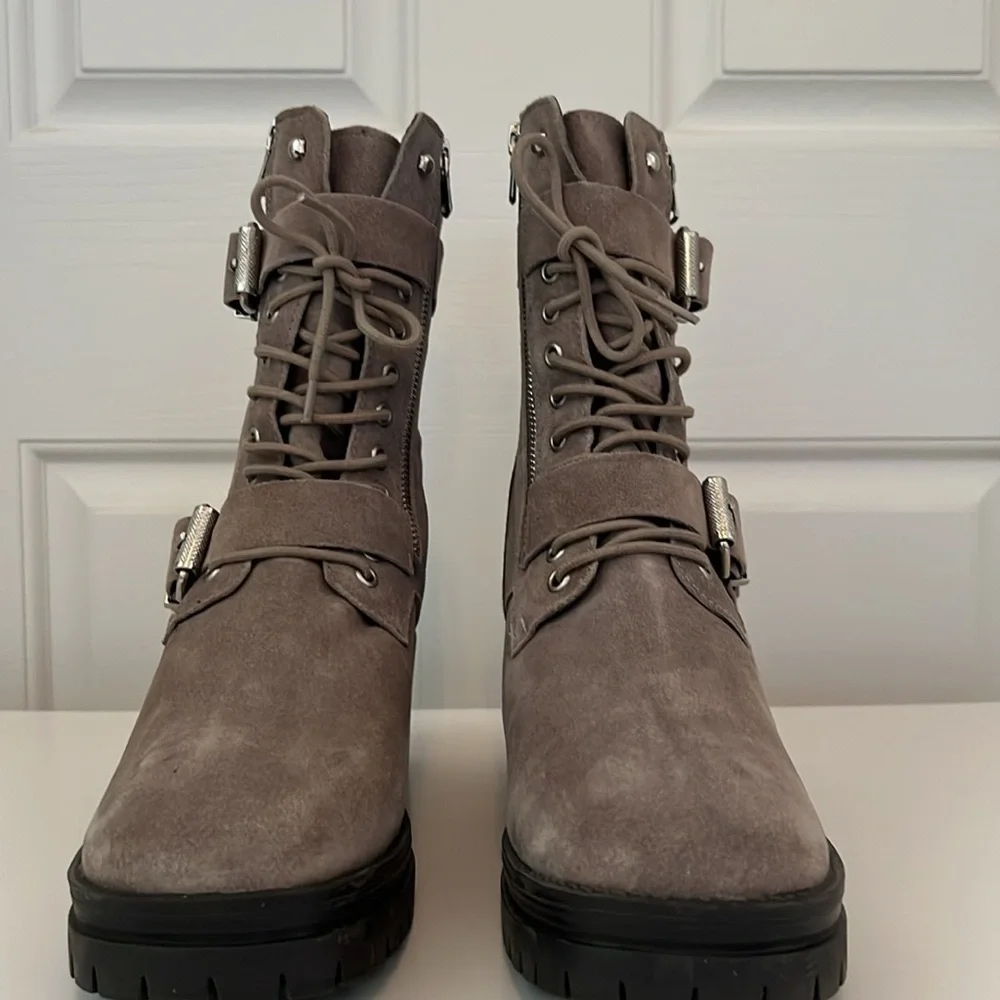 Charles by Charles David Clout Taupe Boots, Size 10 - Picture 6 of 11